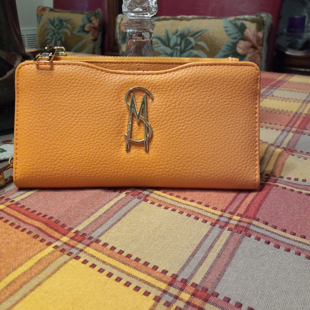 Steve Madden Wallet Wristlet with gold hardware